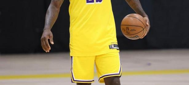 开云体育在线登录-詹皇赛后合影图载学迎战詹皇一轮湖人的简单介绍