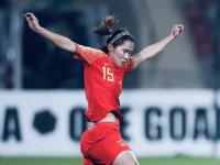 开云体育入口-劲爆挑战！职业女足队员不甘示弱