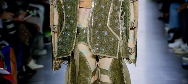 开云体育官方入口-帕森斯展现多面才华，为球队带来胜利