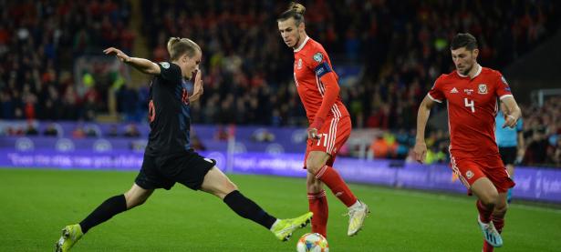 威尔士队在欧锦赛预选赛中不敌匈牙利