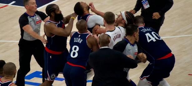 开云体育亚洲官网-经典之战再现，美国男篮逆转击败法国