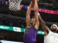 开云体育登录-湖人突破独行侠，詹姆斯轰33分