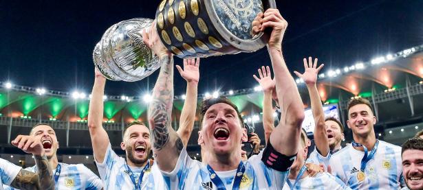 开云体育入口-包含明星球员带队夺冠赛后露笑容的词条