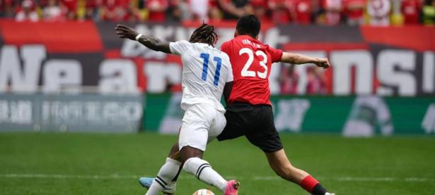 开云体育登录入口-球员精湛技艺，带领球队轻松赢下比赛