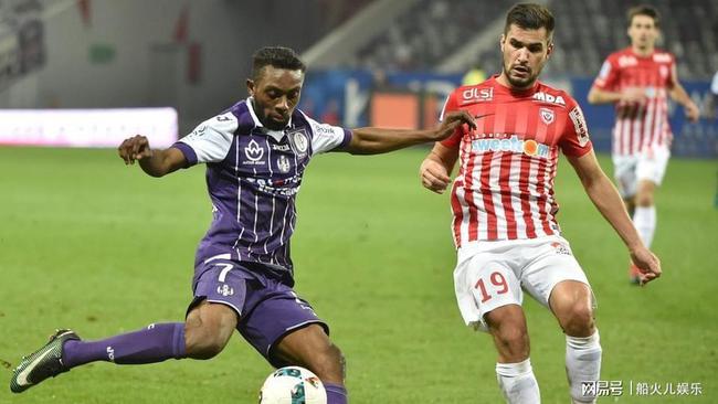 索肖客场拿下南锡，展示出坚强的团队配合的简单介绍