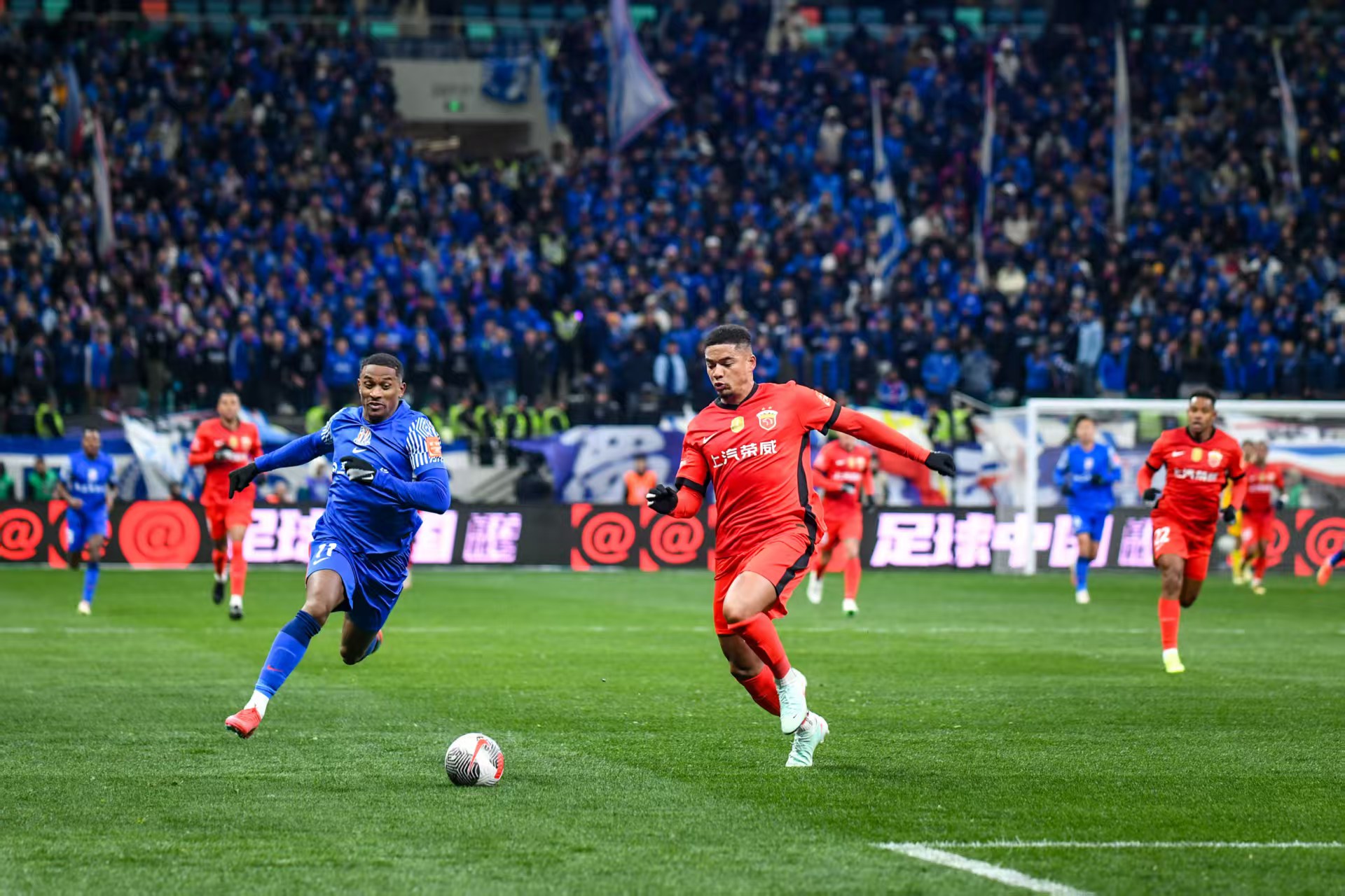 上港主场迎战申花,成功击败对手的简单介绍 上港主场迎战申花,成功击败对手的简单介绍