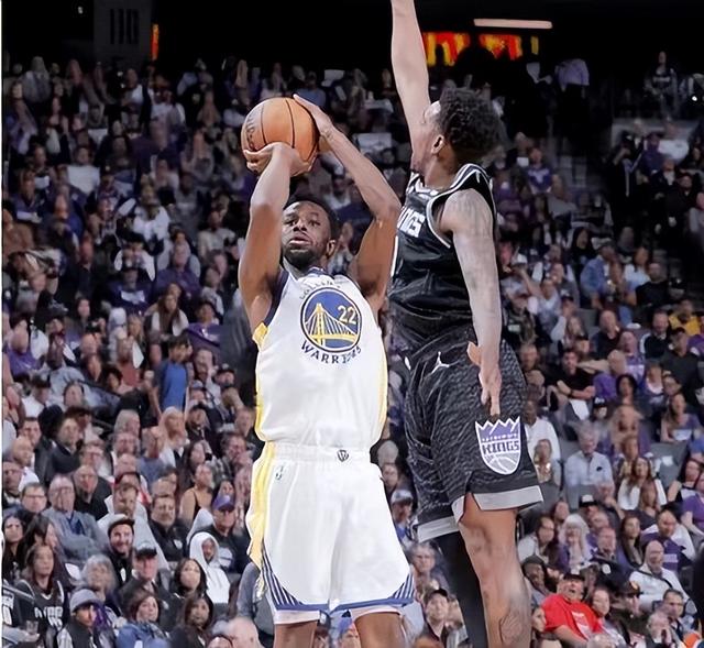 大帝勇士领袖在场上示威,单场数据破纪录刷新记忆 大帝勇士领袖在场上示威,单场数据破纪录刷新记忆