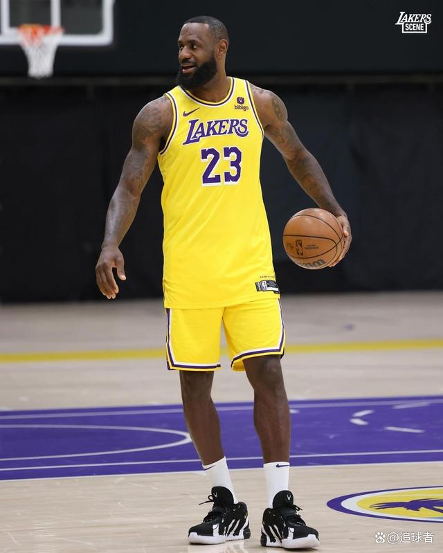 詹皇赛后合影图载学迎战詹皇一轮湖人的简单介绍 詹皇赛后合影图载学迎战詹皇一轮湖人的简单介绍