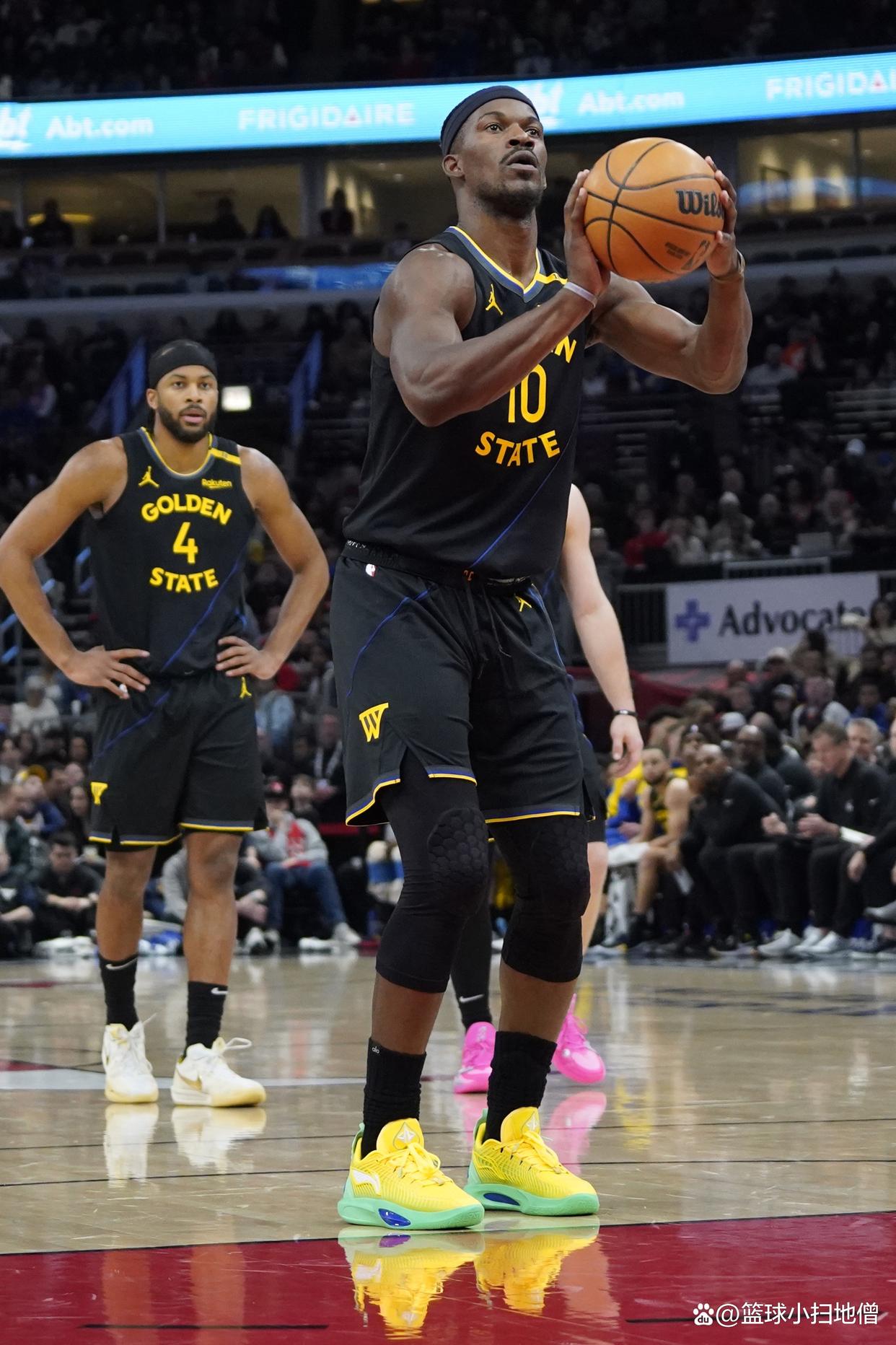 巴特勒展现领袖风范，带队战胜对手