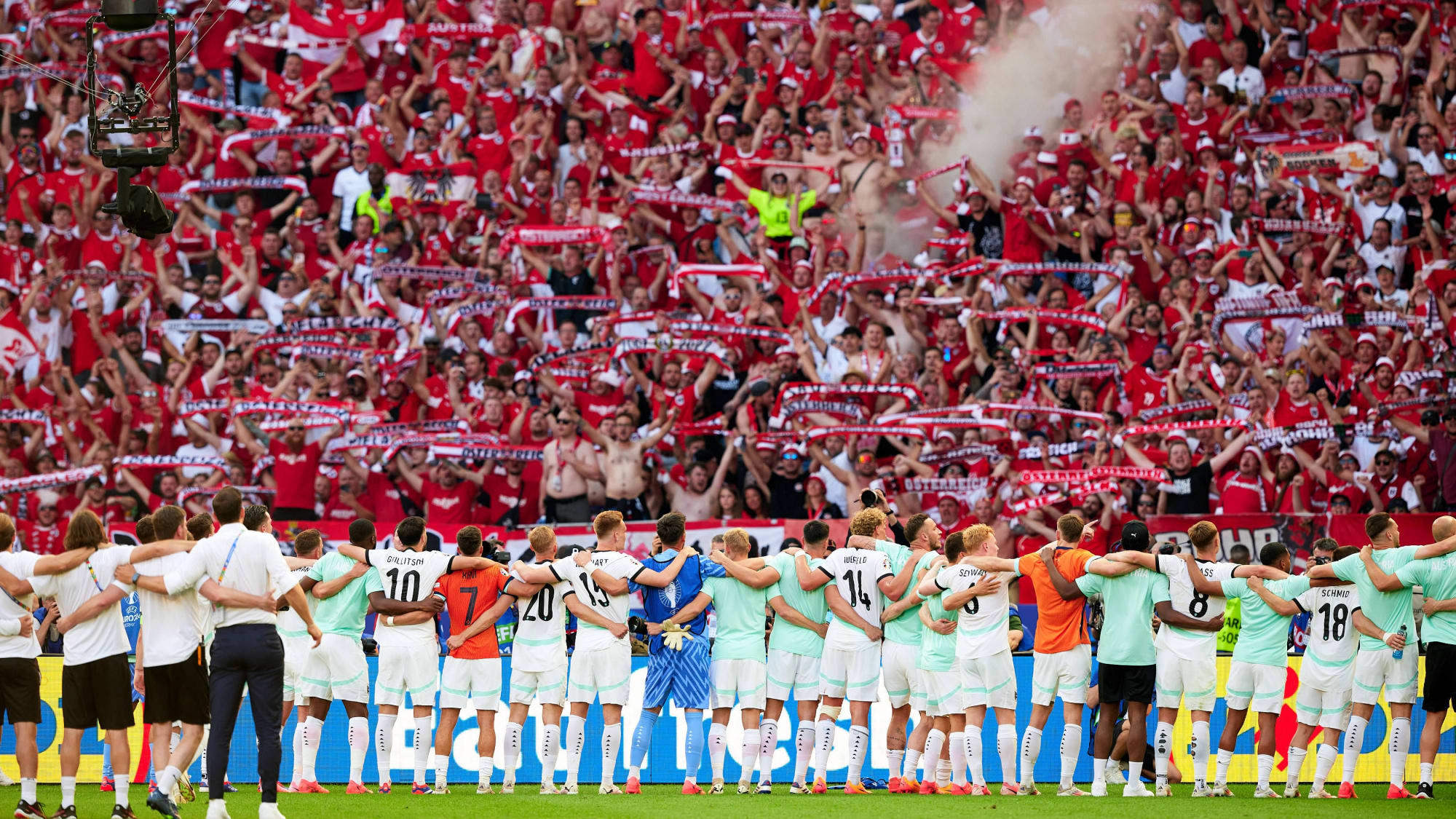 关于欧洲杯预选赛：英格兰大胜，提前锁定小组头名的信息