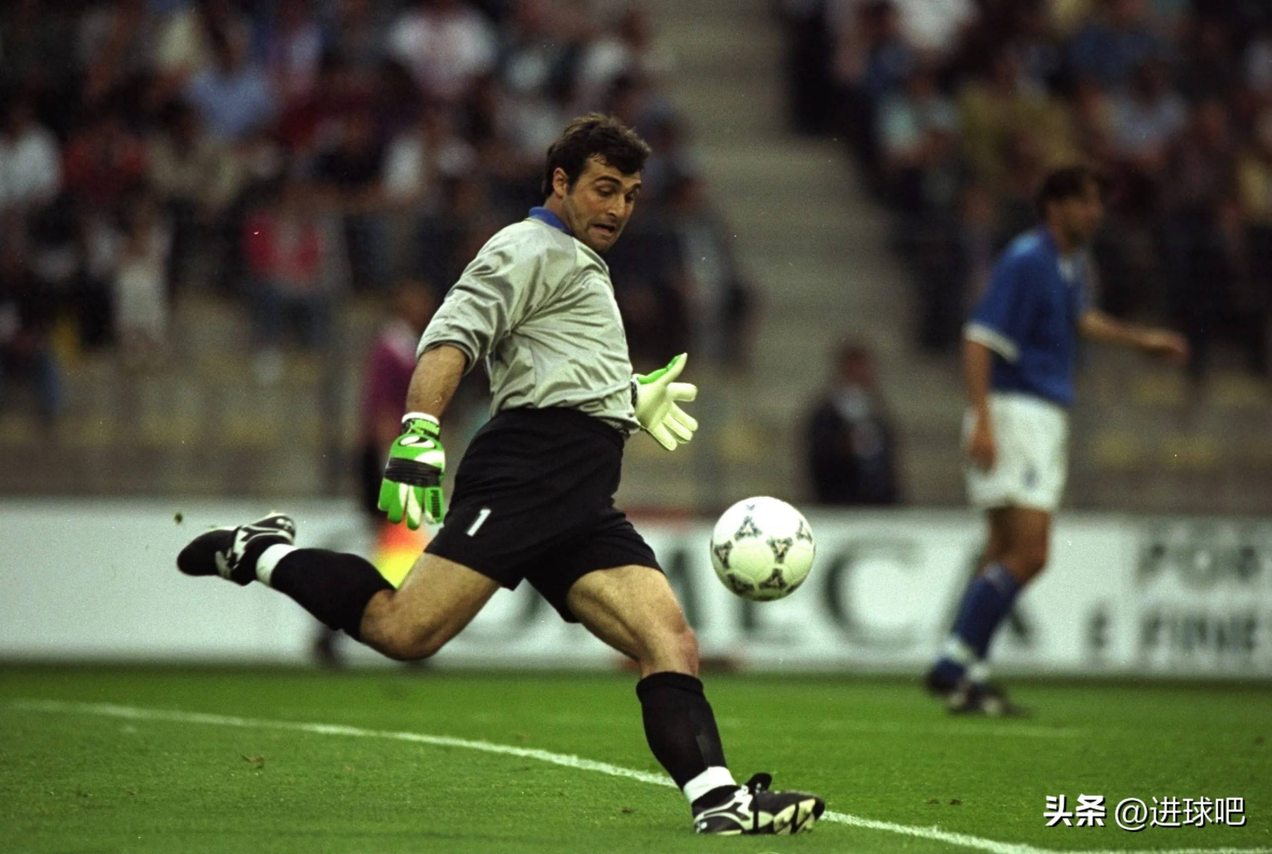 意大利队在欧洲比赛中展现出色表现 意大利队在欧洲比赛中展现出色表现