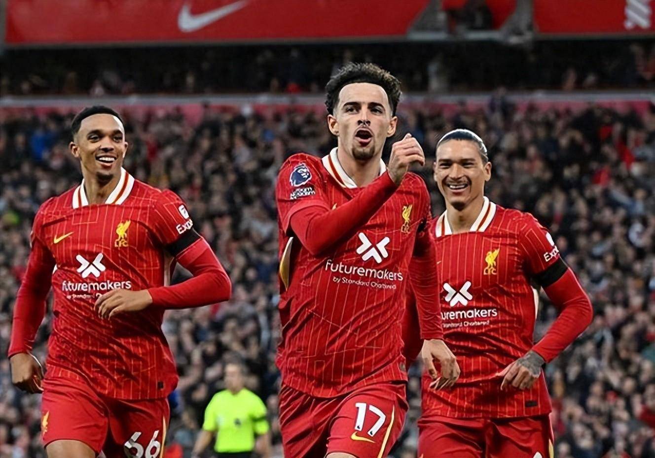 曼城主场大胜,追赶英超领头羊 曼城主场大胜,追赶英超领头羊