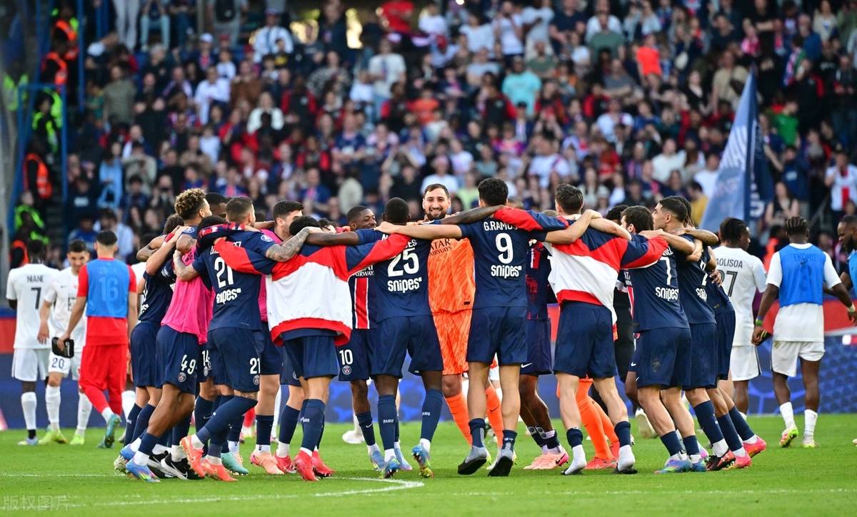 比赛中球队一路领先锁定胜利