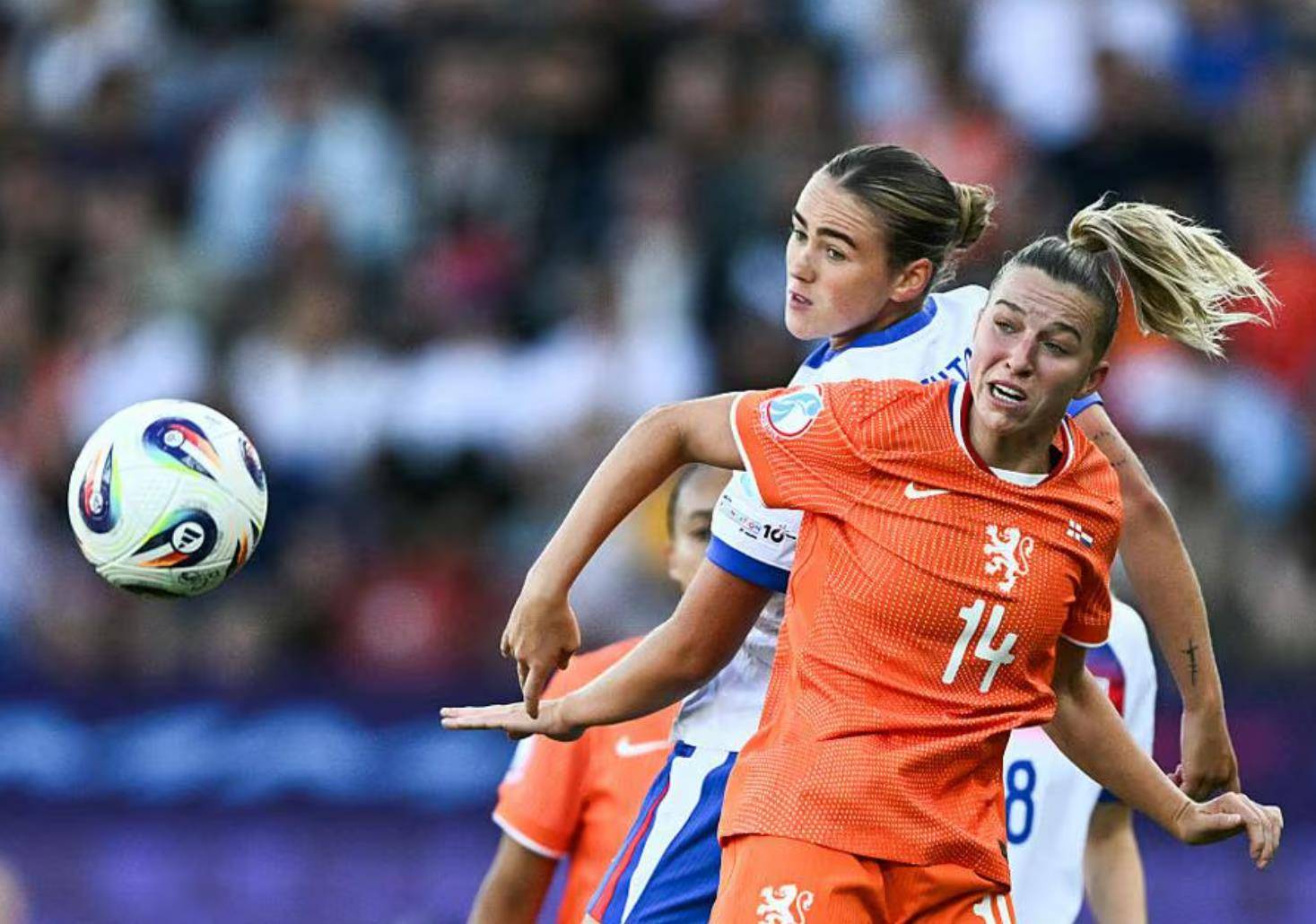 荷兰女足队夺得比赛冠军 荷兰女足队夺得比赛冠军