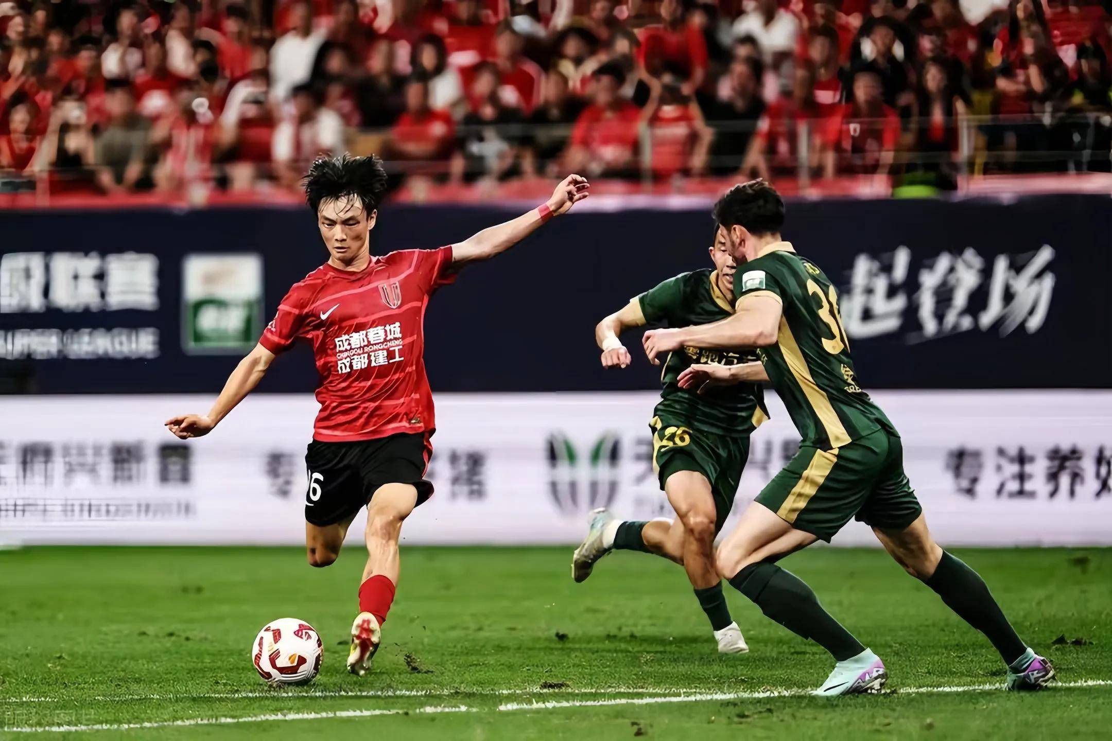 上海蔷幂化主场大胜，香甘享中超积分榜领跑的简单介绍