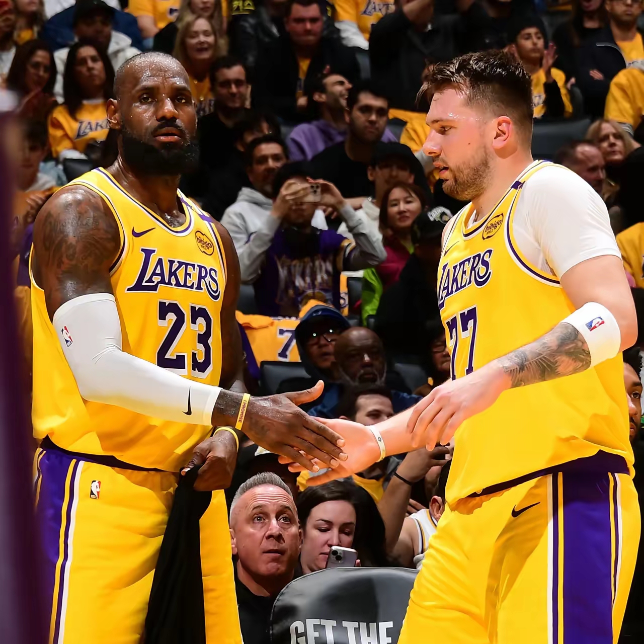 爵士队大胜对手,展现出强大的整体实力 爵士队大胜对手,展现出强大的整体实力