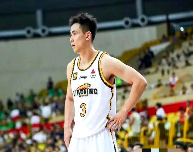 广厦队重拾连胜势头，外界看好他们在季后赛中的表现