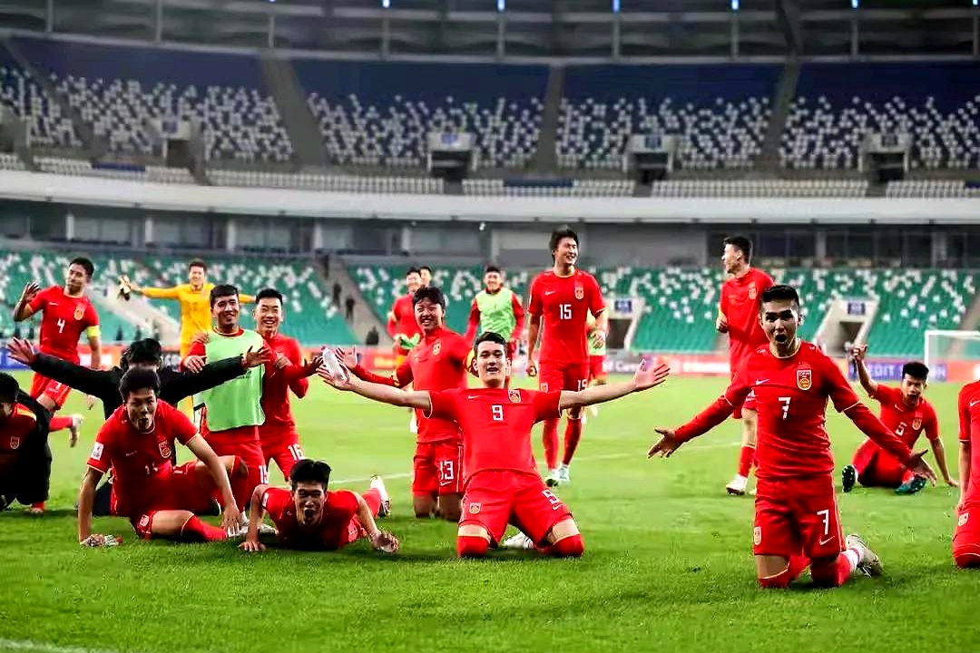 包含国内足球赛事再度热烈展开，场面激烈的词条