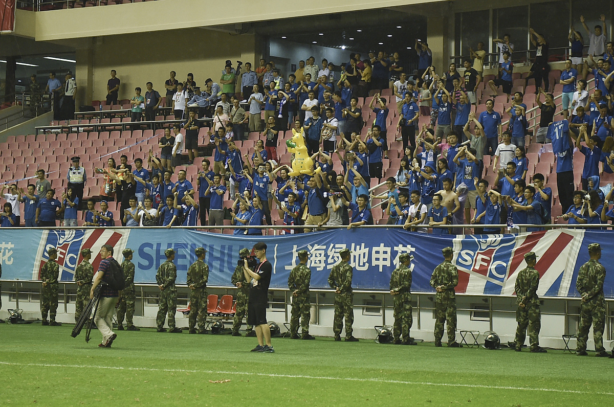 球赛紧张刺激，精彩瞬间触目惊心的简单介绍