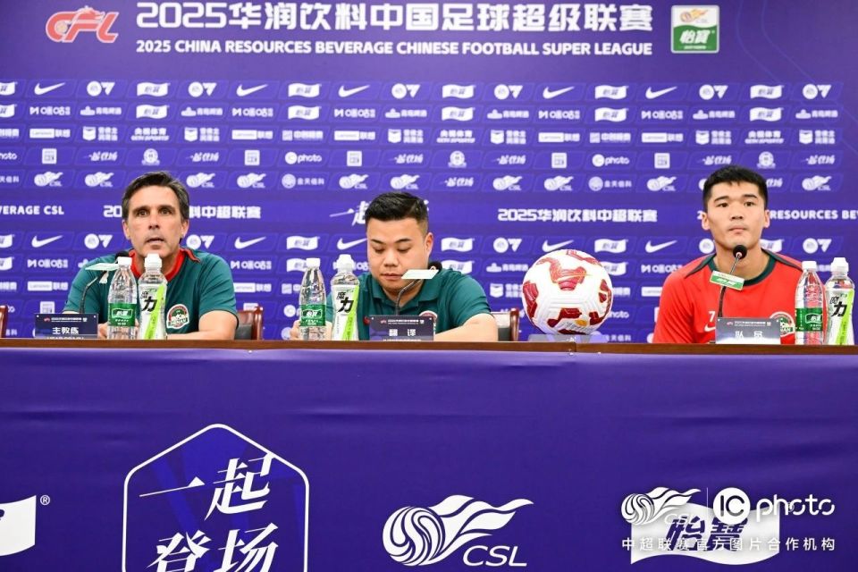 球队士气高昂，决心夺得冠军头衔的简单介绍