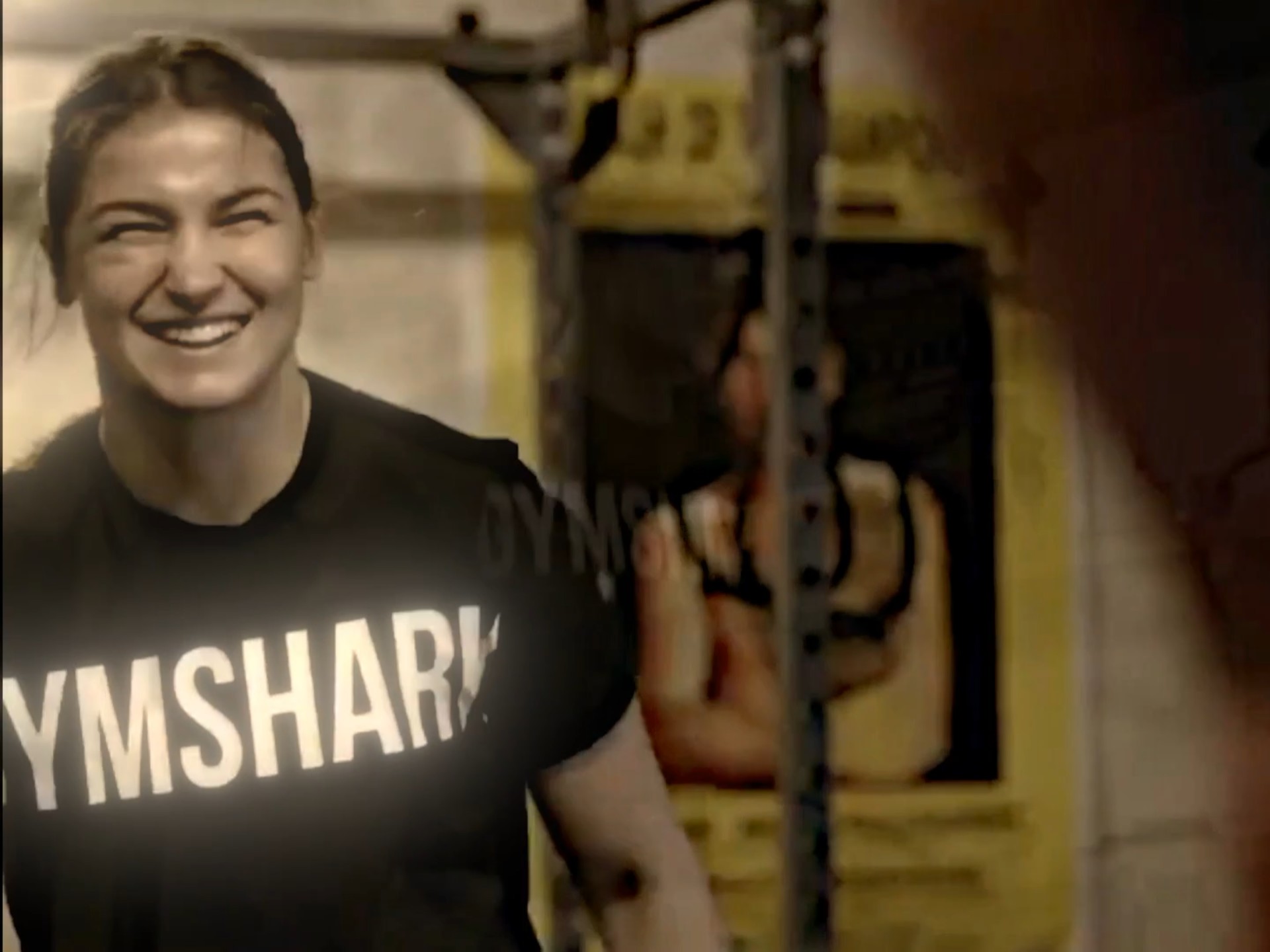 包含拳击女子决赛：美国选手压倒性优势夺冠的词条