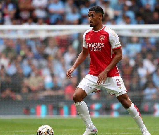 关于阿森纳球员集体表现出色：球队整体士气高昂的信息