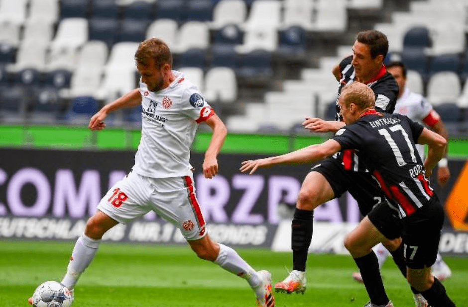 斯图加特队士气高昂,备战重要比赛 斯图加特队士气高昂,备战重要比赛