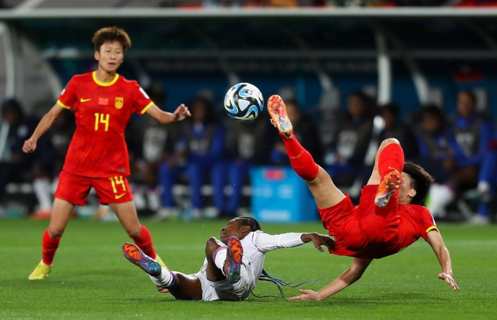 顶尖女子足球队对决,赛场上的精彩绽放的简单介绍 顶尖女子足球队对决,赛场上的精彩绽放的简单介绍