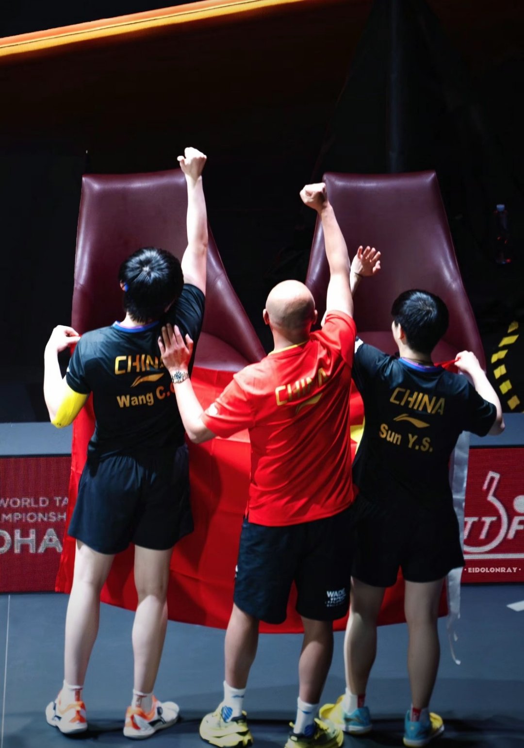 球员精湛技艺，带领球队轻松赢下比赛